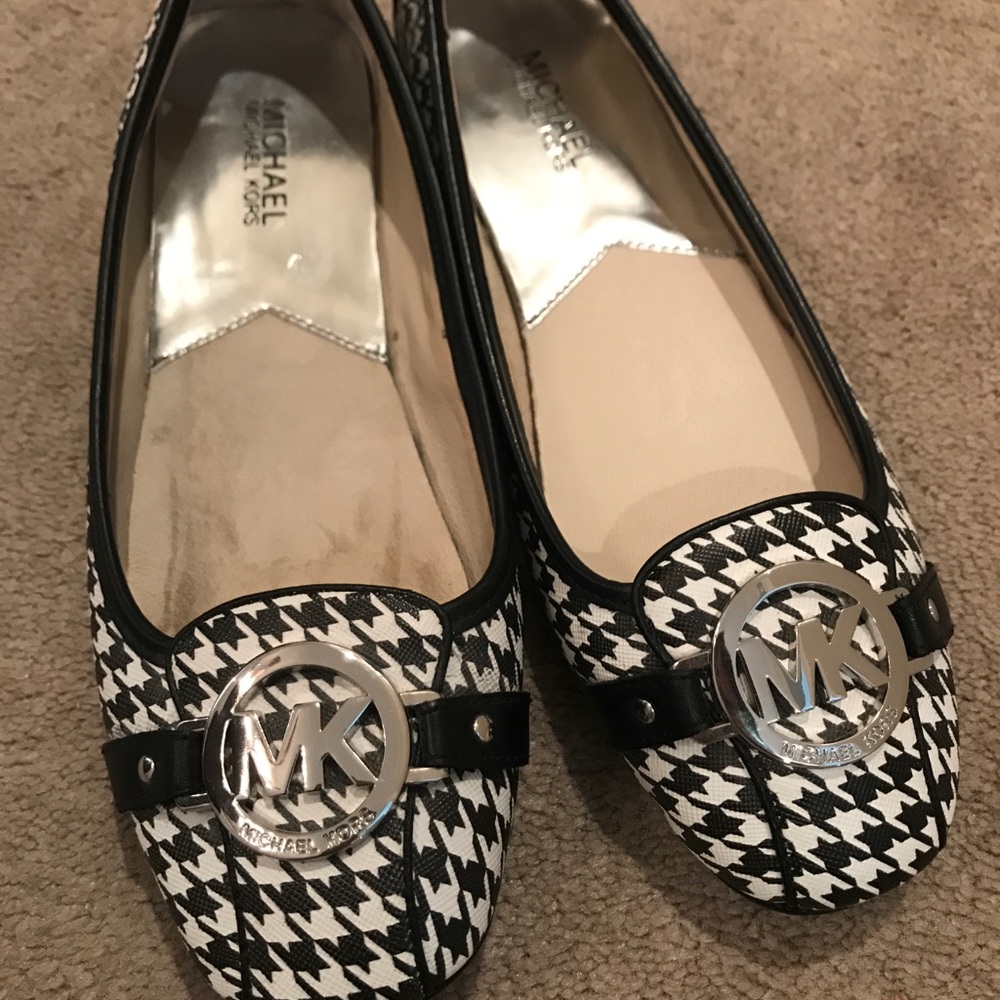 Michael Kors Houndstooth black flats size 9